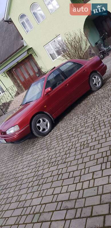 Седан Hyundai Lantra 1993 в Черновцах