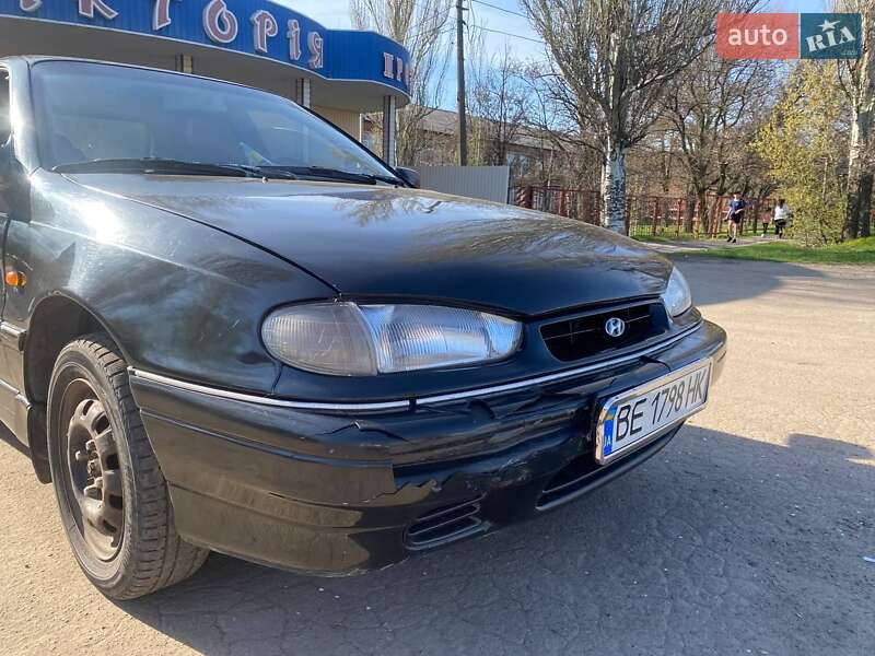 Седан Hyundai Lantra 1994 в Первомайске