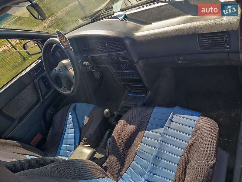 Седан Hyundai Lantra 1994 в Шостці