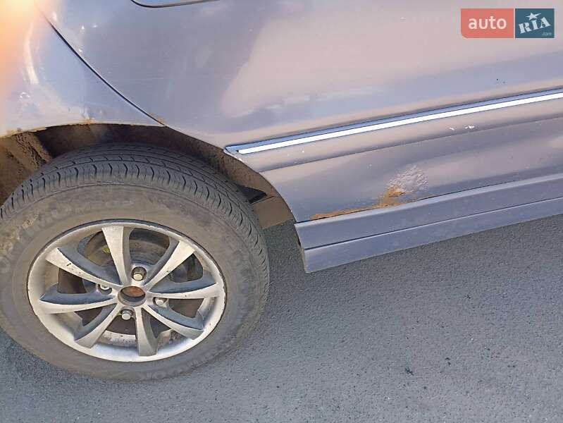 Седан Hyundai Lantra 1994 в Шостці