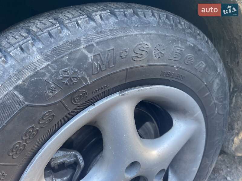 Седан Hyundai Lantra 1999 в Запорожье