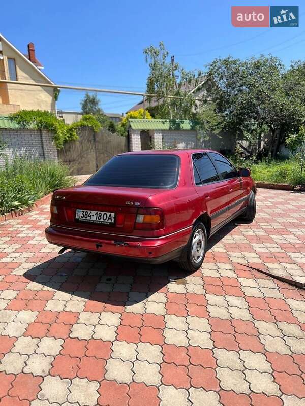 Седан Hyundai Lantra 1993 в Одесі