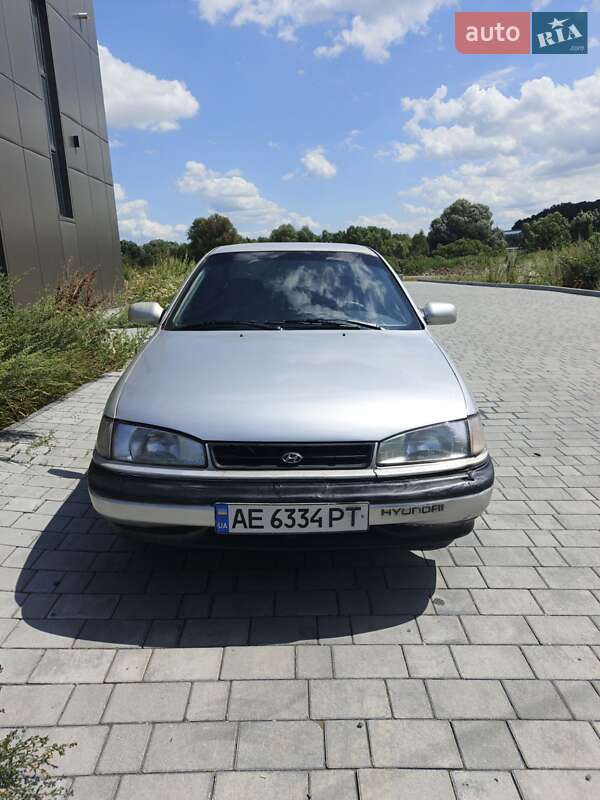 Седан Hyundai Lantra 1993 в Хмельницькому