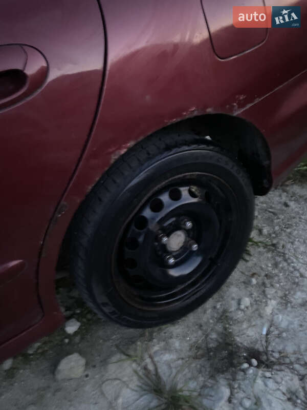 Седан Hyundai Lantra 1999 в Львове