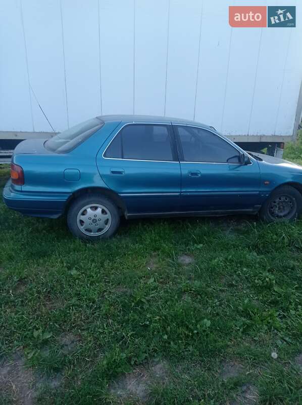 Седан Hyundai Lantra 1992 в Луцке