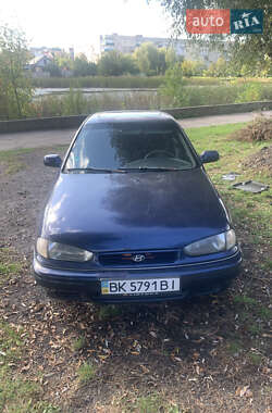Седан Hyundai Lantra 1994 в Костополе