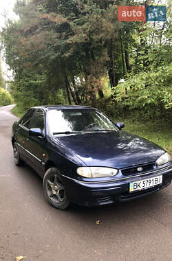 Седан Hyundai Lantra 1994 в Ровно