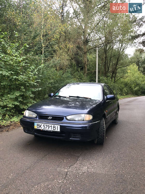 Седан Hyundai Lantra 1994 в Ровно