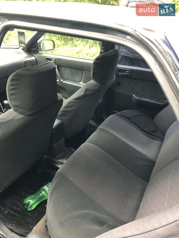 Седан Hyundai Lantra 1994 в Ровно