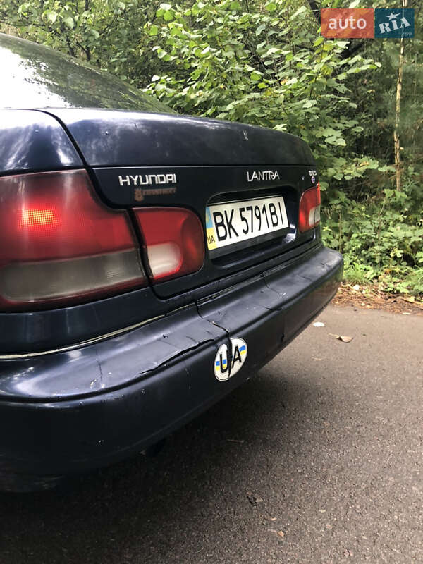 Седан Hyundai Lantra 1994 в Ровно