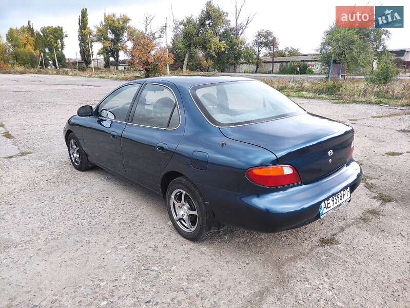 Седан Hyundai Lantra 1995 в Кривом Роге