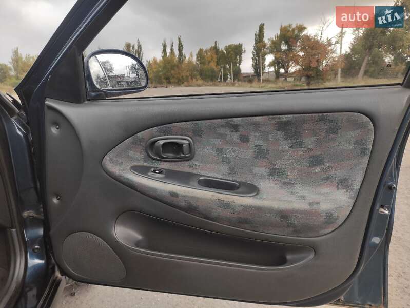 Седан Hyundai Lantra 1995 в Кривом Роге