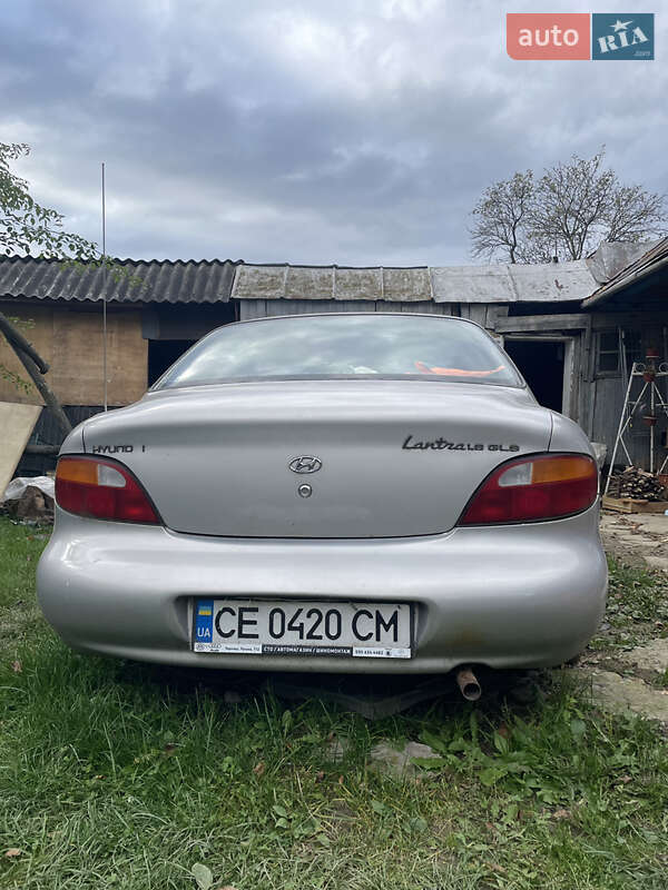 Седан Hyundai Lantra 1997 в Чернівцях