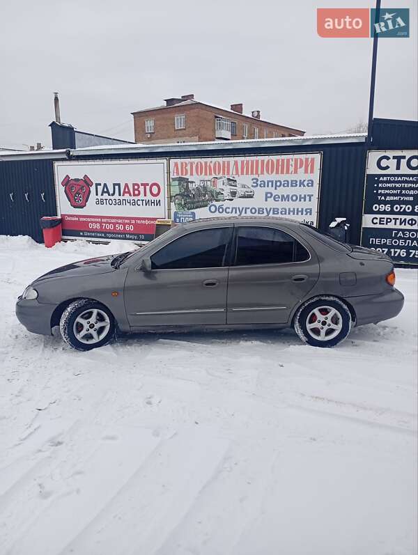 Седан Hyundai Lantra 1999 в Шепетовке