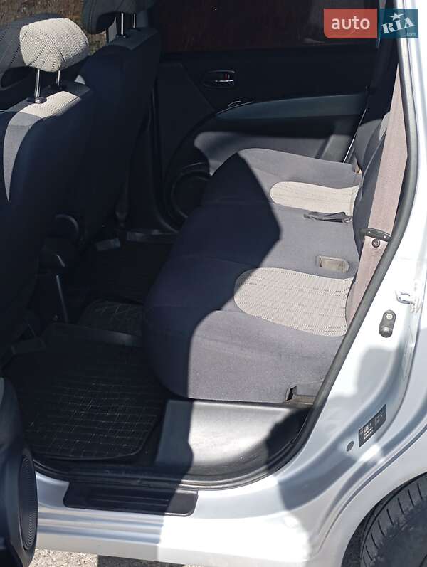 Минивэн Hyundai Matrix 2008 в Стебнику