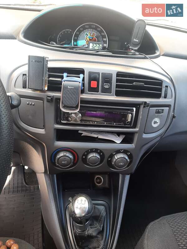 Минивэн Hyundai Matrix 2006 в Белогородке
