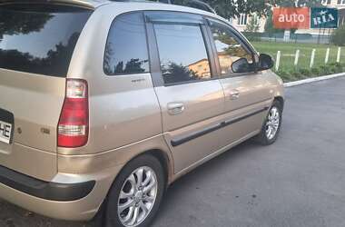 Минивэн Hyundai Matrix 2008 в 