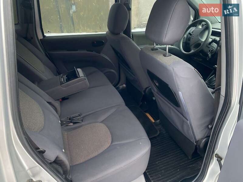 Минивэн Hyundai Matrix 2006 в Староконстантинове