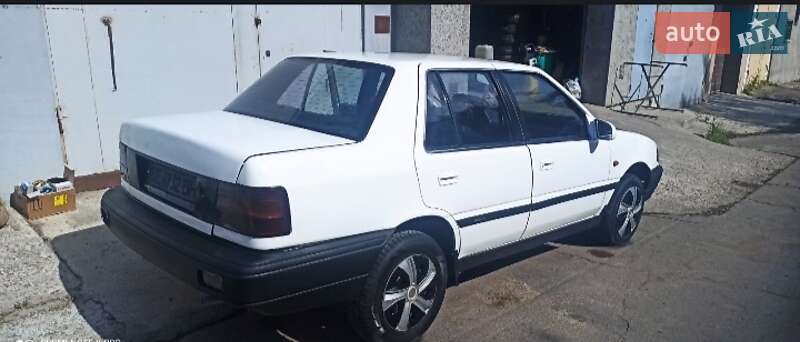 Седан Hyundai Pony 1992 в Миколаєві