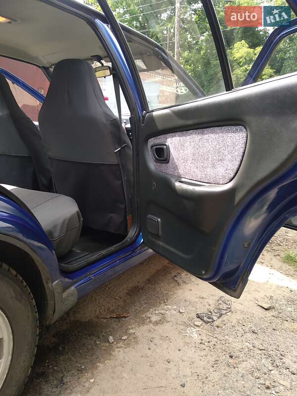 Седан Hyundai Pony 1992 в Ромнах