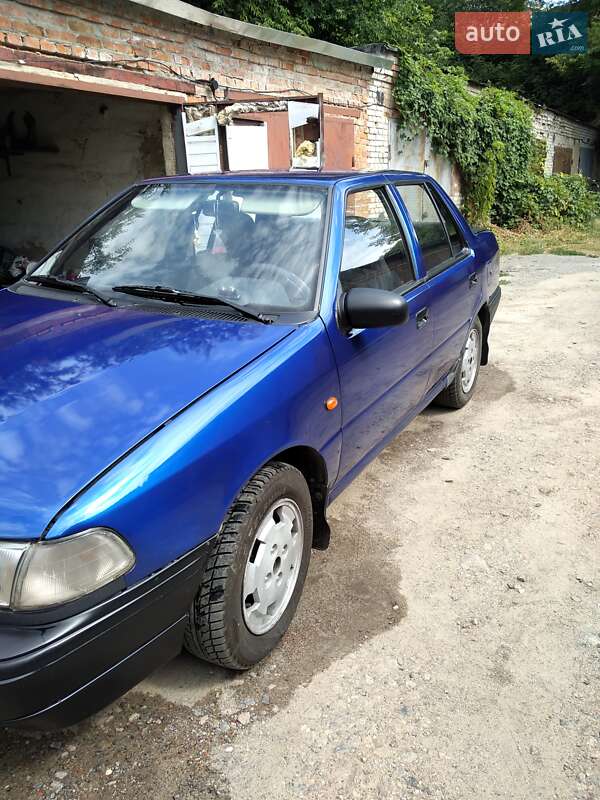 Седан Hyundai Pony 1992 в Ромнах