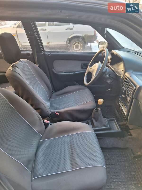 Седан Hyundai Pony 1992 в Киеве