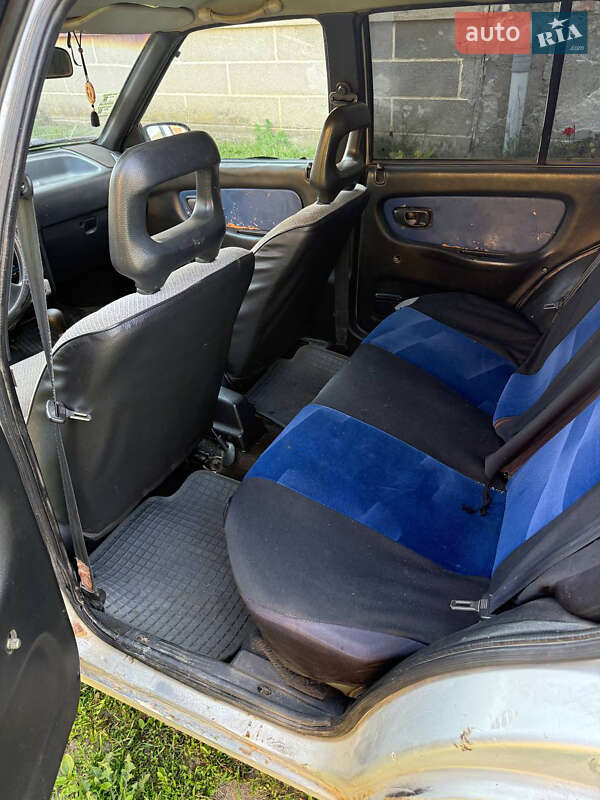 Седан Hyundai Pony 1992 в Львові