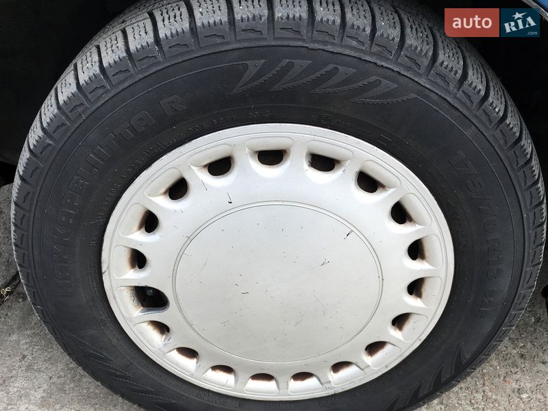 Седан Hyundai Pony 1992 в Вышгороде