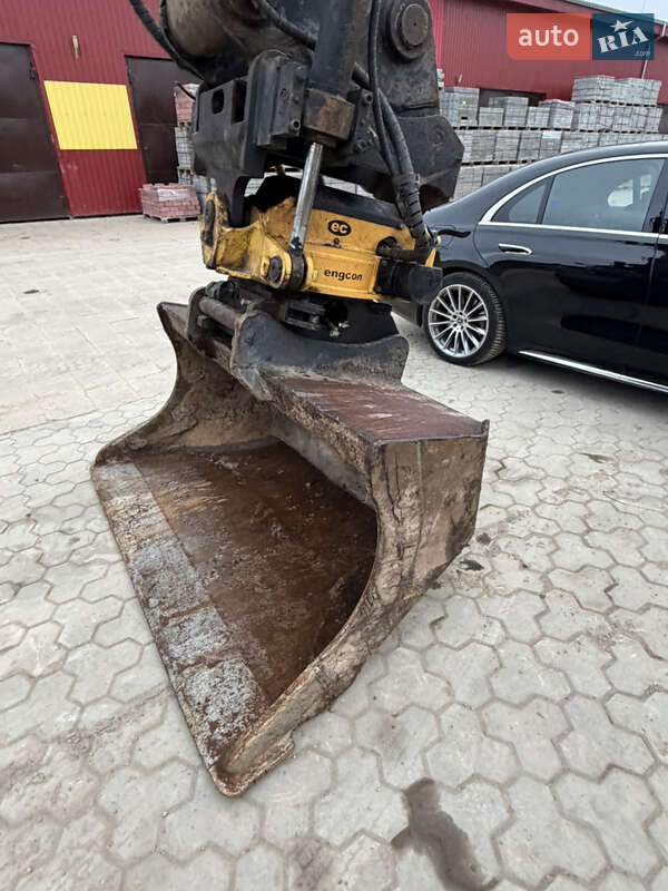 Гусеничный экскаватор Hyundai R 250 NLC-9 2012 в Одессе