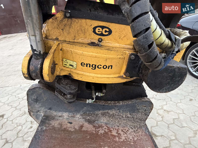 Гусеничный экскаватор Hyundai R 250 NLC-9 2012 в Одессе