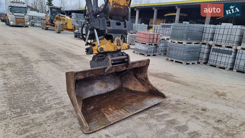 Гусеничный экскаватор Hyundai R 250 NLC-9 2012 в Одессе