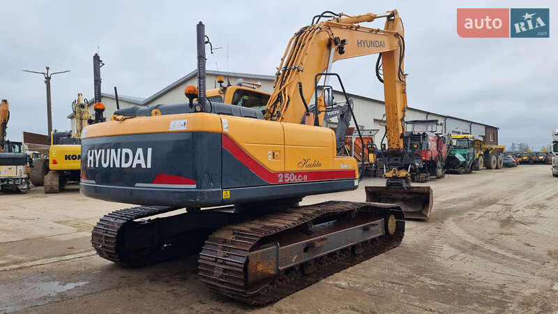 Гусеничный экскаватор Hyundai R 250 NLC-9 2012 в Одессе