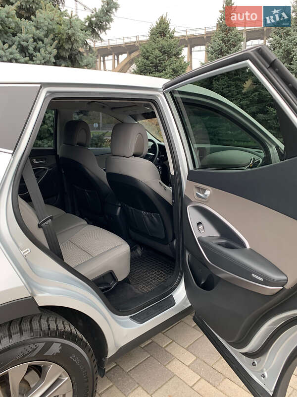 Позашляховик / Кросовер Hyundai Santa FE 2015 в Дніпрі