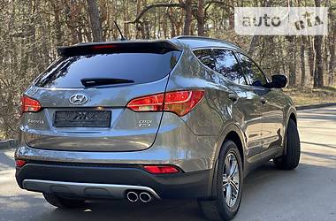 Позашляховик / Кросовер Hyundai Santa FE 2014 в 
