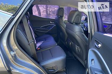 Позашляховик / Кросовер Hyundai Santa FE 2014 в 