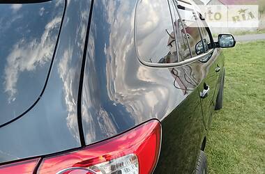 Позашляховик / Кросовер Hyundai Santa FE 2010 в 