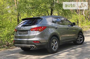 Позашляховик / Кросовер Hyundai Santa FE 2014 в 
