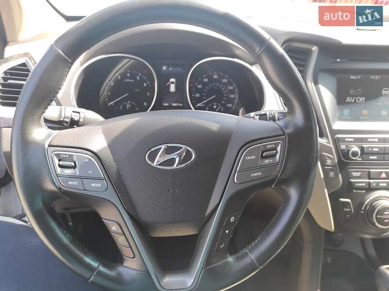 Внедорожник / Кроссовер Hyundai Santa FE 2016 в Киеве