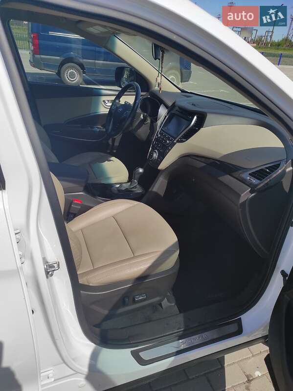 Внедорожник / Кроссовер Hyundai Santa FE 2016 в Киеве