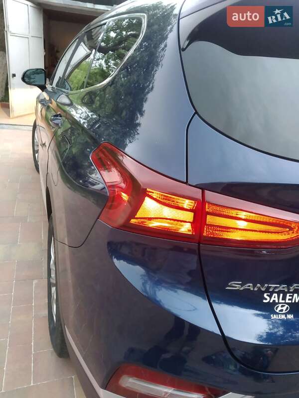 Позашляховик / Кросовер Hyundai Santa FE 2019 в Чернівцях