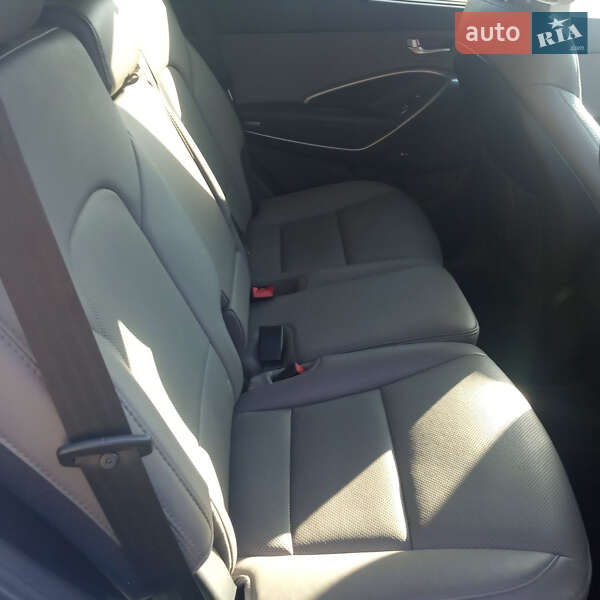 Позашляховик / Кросовер Hyundai Santa FE 2016 в Мені