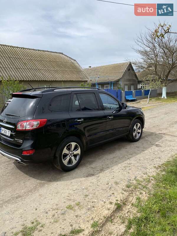 Позашляховик / Кросовер Hyundai Santa FE 2011 в Сараті