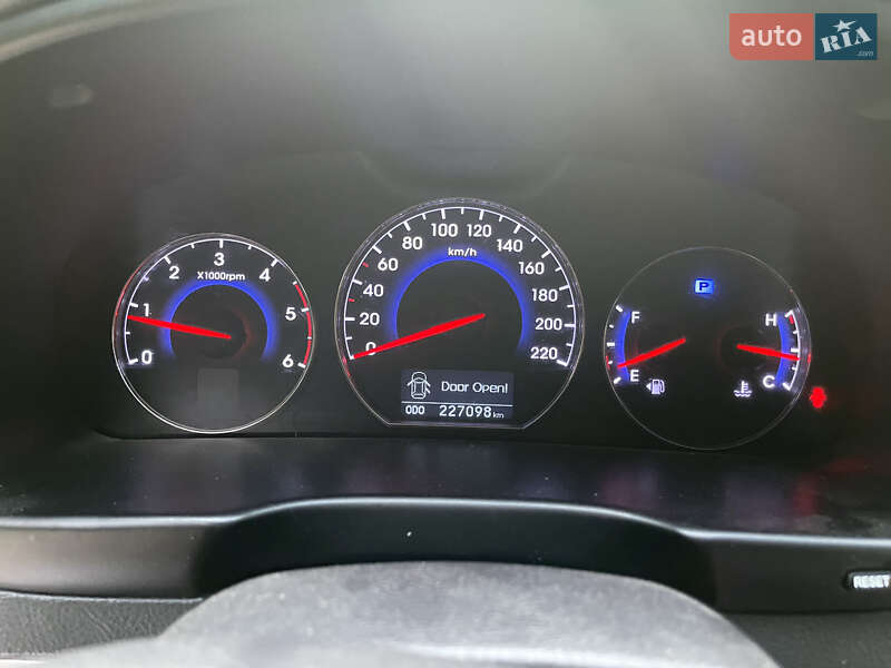 Внедорожник / Кроссовер Hyundai Santa FE 2011 в Тернополе