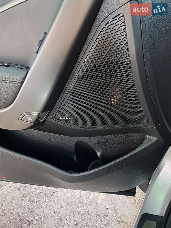 Позашляховик / Кросовер Hyundai Santa FE 2017 в Чорнобаї