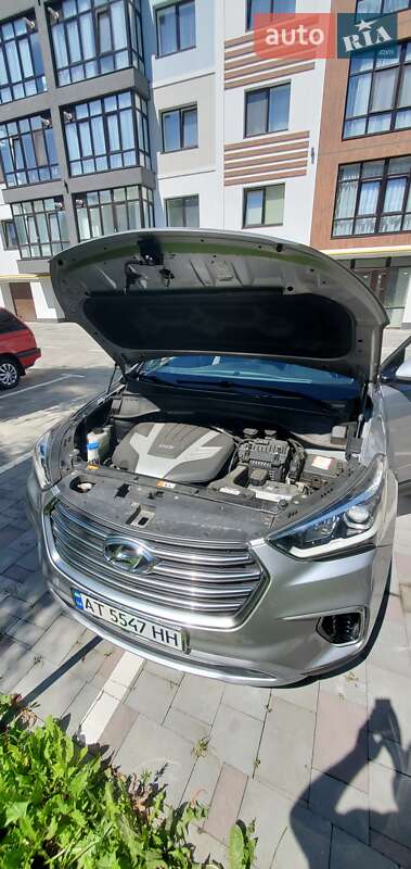 Внедорожник / Кроссовер Hyundai Santa FE 2016 в Ивано-Франковске