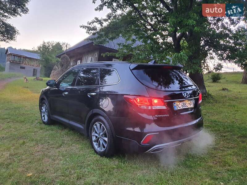 Позашляховик / Кросовер Hyundai Santa FE 2016 в Міжгір'ї