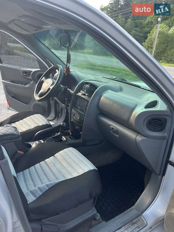 Позашляховик / Кросовер Hyundai Santa FE 2002 в Путилі