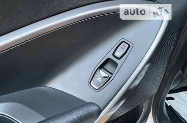 Внедорожник / Кроссовер Hyundai Santa FE 2013 в 