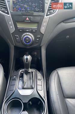 Внедорожник / Кроссовер Hyundai Santa FE 2013 в 