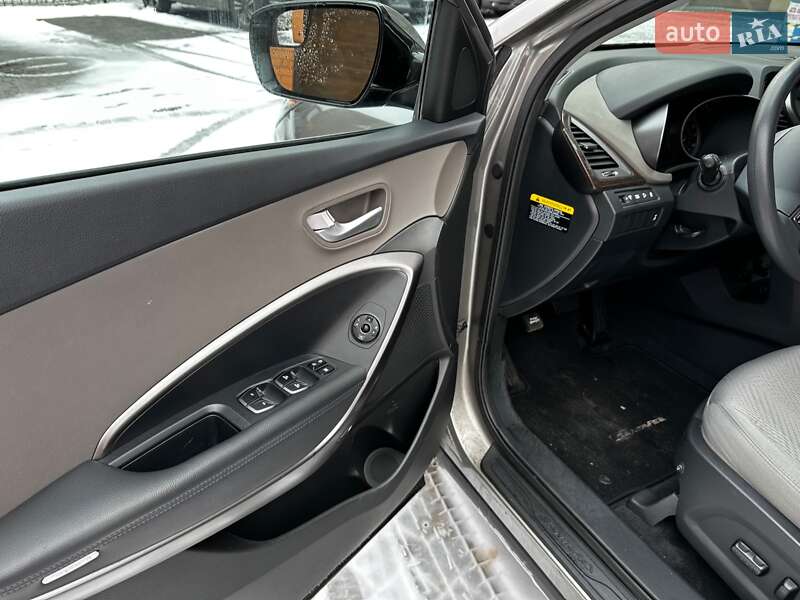 Позашляховик / Кросовер Hyundai Santa FE 2016 в Черкасах